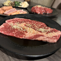 食べ飲み放題 焼肉ダイニングちからや 名駅店 - 牛肩ロース