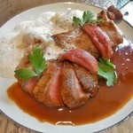 シュマン - ブレス産仔鳩の胸肉のロースト　腿肉のラヴィオリ　シャルトルーズのエマルジョン