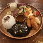 京都 れとろ洋食　LOCAVO - 黒デミグラスソースハンバーグ&牡蠣フライ。