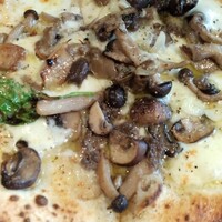 ピッツェリア&トラットリア ゴンゾ 目黒店 - ピッツァ フンギ 1380円(税込)