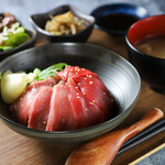 Two-color rice bowl with red bluefin tuna and fatty tuna