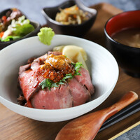ローストビーフ丼～うにとイクラのせ～	