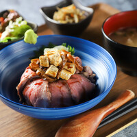 ローストビーフ丼～いぶりがっことクリームチーズのせ～	