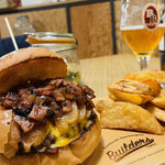 ビルダーズ - シナモンアップルとベーコンジャムバーガー