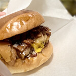 ビルダーズ - シナモンアップルとベーコンジャムバーガー