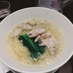 Hibiyaen - 蒸し鶏の塩スープ麺　上から　デザートはマンゴープリンでした