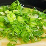 うどん 丸香 - ・香川県産青ネギ ズームアップ