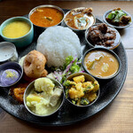 toi印食店 - TODAY'S THALI Curry全種、カキのピックル