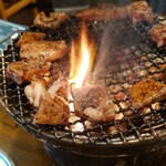 Kushiyakiniku Masayuki - 切る！