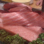 春寿司 - 大トロ。これだけのマグロはないが、これが大衆居酒屋と同じだという口コミには閉口します