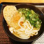 驛麺家 - 天ぷらうどん (税込)390円 ※拡大 (2023.01.31)