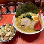 麺屋 天神 - 豚骨醤油ラーメンとぶっちゃ飯