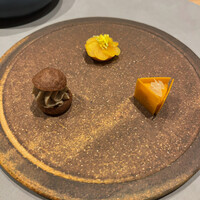 TROIS VISAGES - アミューズ