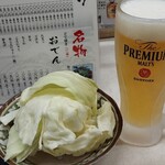 七福神 - ランチサービスの100円ビールと、お通しのキャベツ