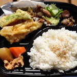 ほっかほっか亭 - 料理写真:令和5年1月
日替わりデラックス 510円