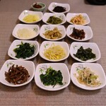 韓国料理 釜山 - 前菜盛り合わせ