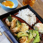 カフェバー コニー＆トード - 今日のランチ　チキンとブロッコリーのチーズ焼き御膳弁当