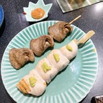 三酉屋 - はつ塩176円、ささみわさび242円