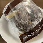 Mister Donut - 下にあるのはレギュラー商品のココナッツチョコドーナツ。