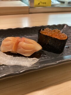 h Sushi Umi No Michi - 握り　赤貝　イクラ