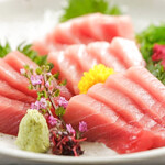 Tuna sashimi delivered directly from Tsukiji market/broiled mackerel