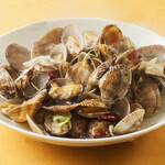 Steamed clams with sake/grilled squid with soy sauce and butter