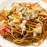 Yakisoba (stir-fried noodles)