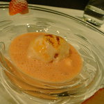 オーグードゥジュール ヌーヴェルエール - (2009/04)苺と自家製イチゴヴィネガーによるメレンゲで表現する「イル・フロッタント」