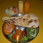 アリアナレストラン - 料理写真:HOLIDAY LUNCH　６種類のカレーの中から２種類、シェフのおすすめのお肉、ナンＯＲライス、サラダ、マンゴーラッシー　