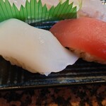 回転寿司海鮮 - 鮪、イカ
      
      マグロはスーパー的な普通な味わい。