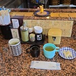 回転寿司海鮮 - テーブルセットアップ状況