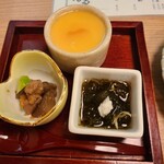 Kiharu - お通しは3種（茶わん蒸し、もずく酢、もう一品ｗ）