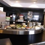 一頭買焼肉 玄 - カウンターのサラダバー