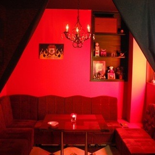 半個室のソファー席でごゆっくりと