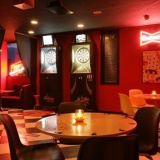 ダーツ、ミュージックビデオを楽しみながら