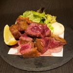 YUZURIHA - 馬サーロインのレアから揚げ　880円