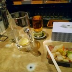 大林 - 宝焼酎ハイボール(赤) と、お通しの白菜漬け