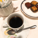 モナミ ピエロ - コーヒーとお茶受け