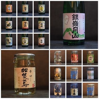 全国の日本酒常時20種以上。気軽に楽しめるカップ酒も