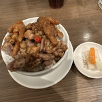 香港飲茶 点心厨房 - 蒸し鶏の足(もみじ)とポークスペアリブのライスボウル