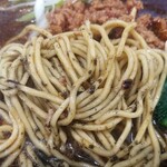らーめん もんつきかかか - 担担麵（黒）麺アップ
