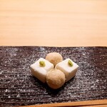 明寂 - ⚫ふきのとうあんこ　淡雪餅　可愛らしいお菓子