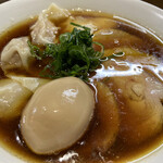 自家製麺 つきよみ - 特製ワンタン麺(しょうゆ)