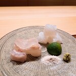 明寂 - ⚫アオリイカと平目の造り　包丁入れ、寝かし、完璧。調味料使いもいいな