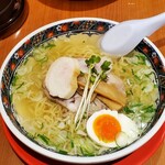 函館麺厨房 あじさい 東京ラーメンストリート店 - この澄んだスープ✨細麺私の中のＮｏ．1です