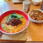 錦城 - 坦々麺と麻婆豆腐、ライス付き