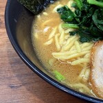 麺屋 小桜 - トロみはあるけど、あっさりめなスープ。