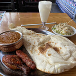 ラリグラス - 料理写真:Dセット（キーマカレー、ラッシー）