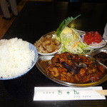 Chuugokuryourichun - マグロの刺身　鰹節のおろし　なすの味噌炒め