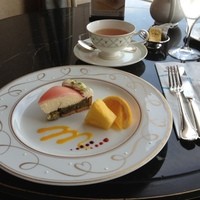 フレンチ ベイ・ビュー - よもぎ入りケーキ？紅茶はTWG